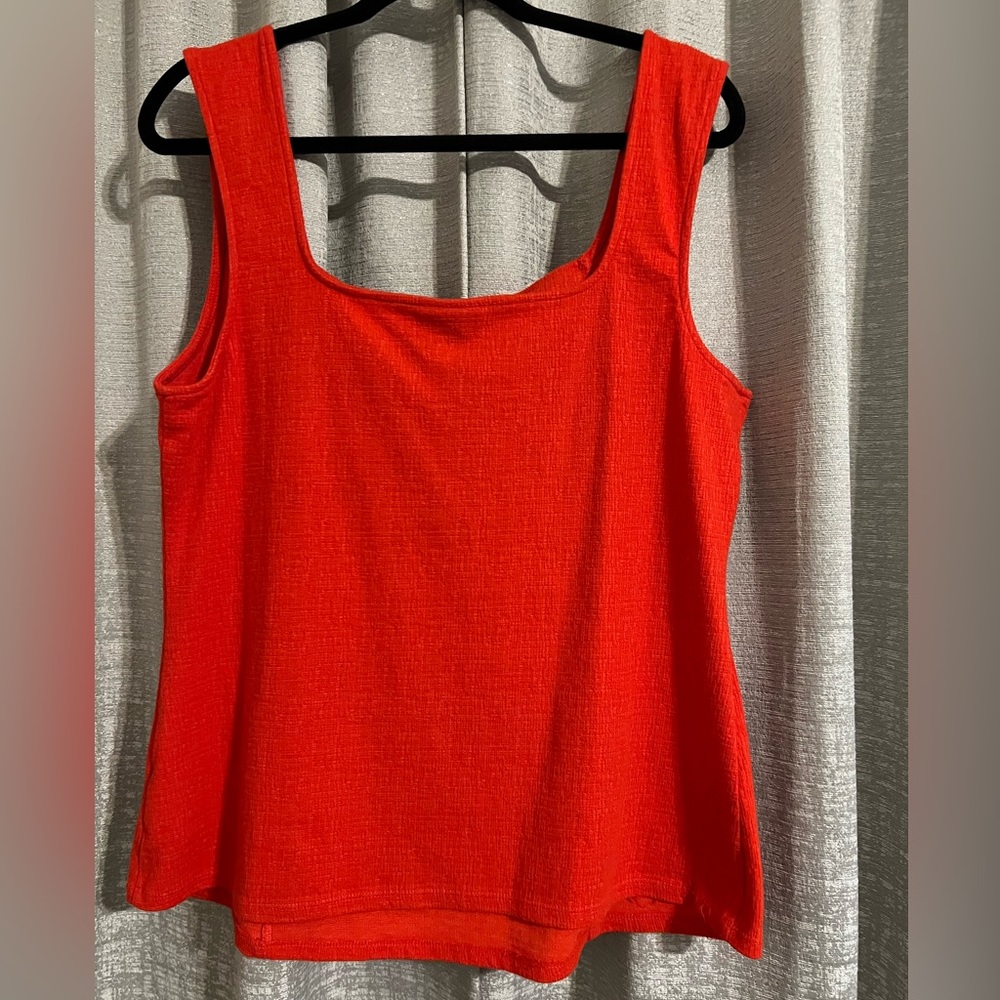 Red Tank - Picture 4 of 4